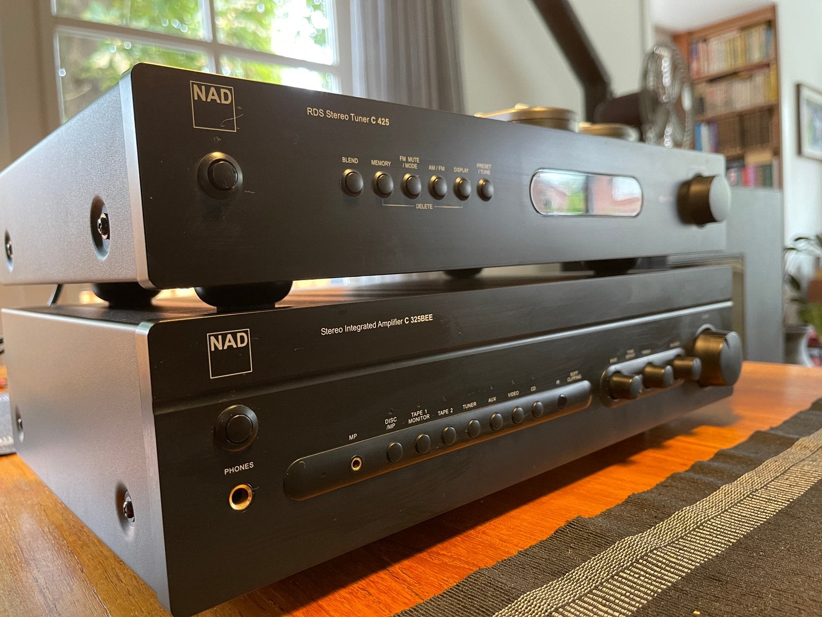 Nad tuner en versterker types C325BEE en C425, Audio, Tv en Foto, Versterkers en Receivers, Ophalen of Verzenden, Zo goed als nieuw