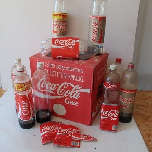 Coca Cola fles 1,5 liter diverse landen in doos PARTIJ, Ophalen of Verzenden, Gebruikt, Gebruiksvoorwerp