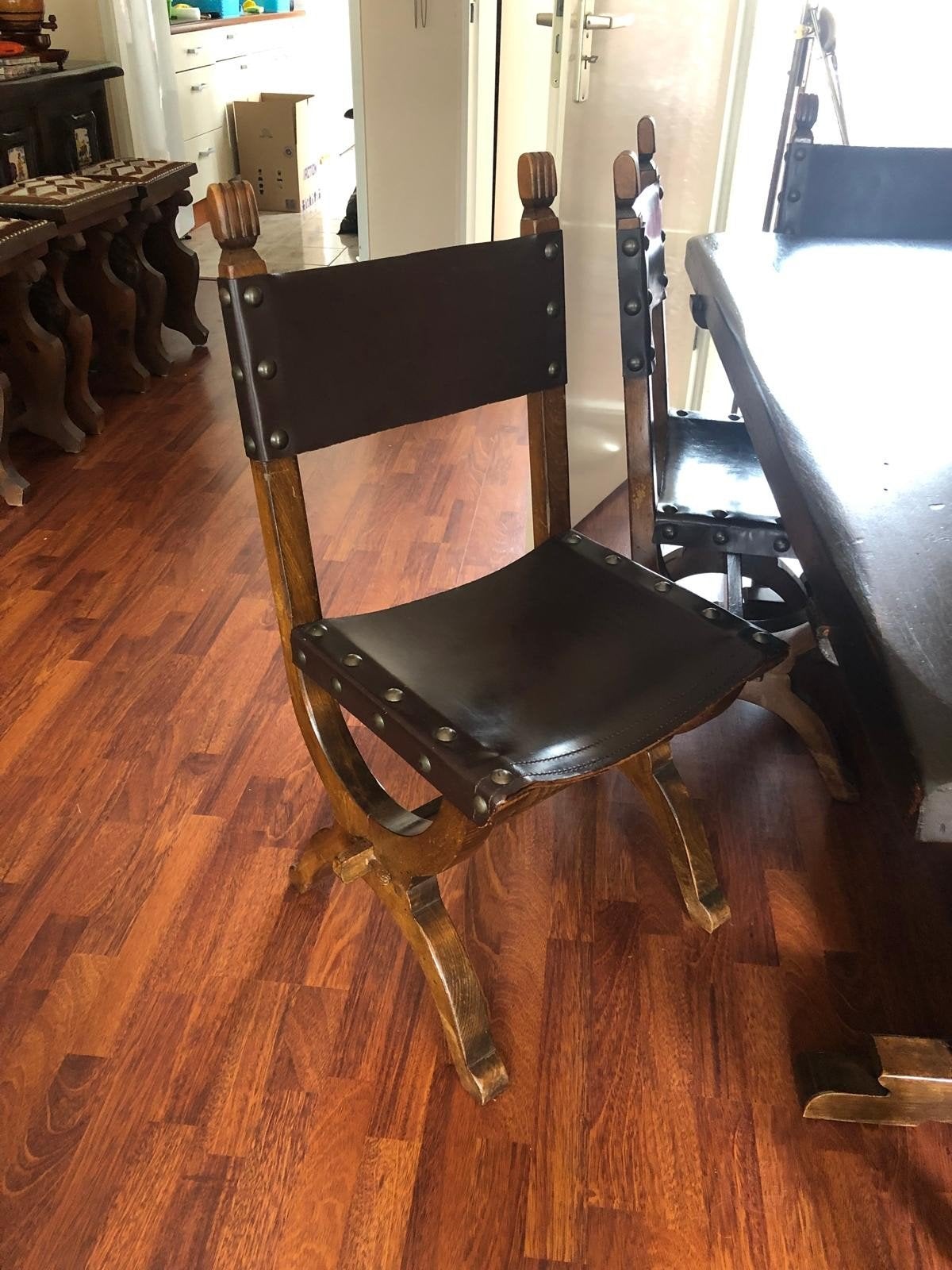 Spaanse hardhouten eettafel met 4 leren stoelen, Huis en Inrichting, Ophalen, Gebruikt, 100 tot 150 cm, Spaans, Rustiek