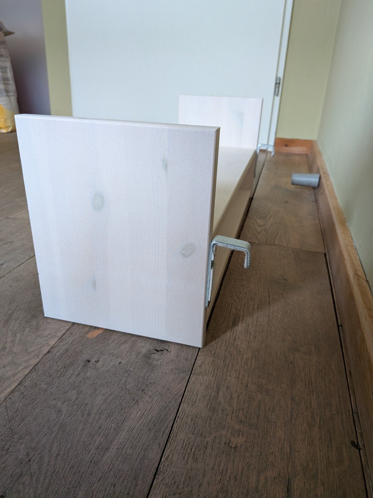 Lifetime accessoires: boekenrek, boekenplank, kledingrek, Ophalen, Gebruikt, Wandkapstok, Minder dan 100 cm