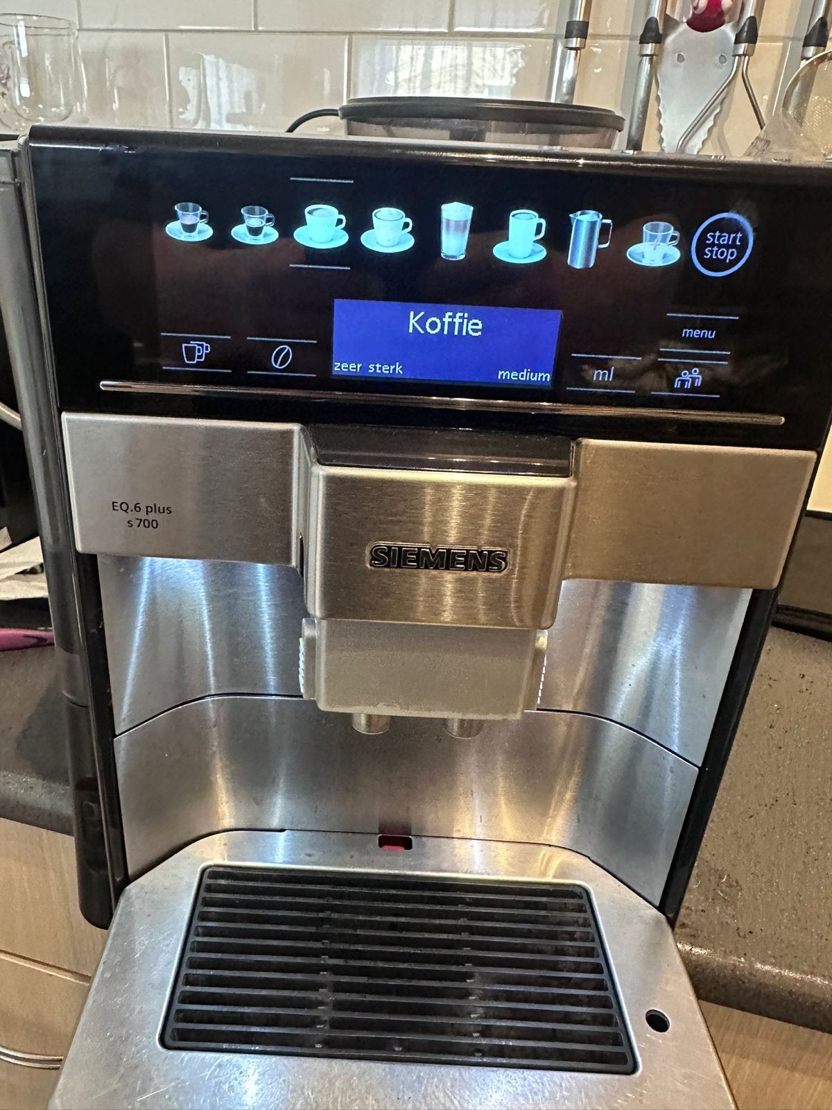 Siemens EQ.6 Plus S700 Koffiemachine met defect, Witgoed en Apparatuur, Koffiezetapparaten, Ophalen, Niet werkend, Koffiemachine