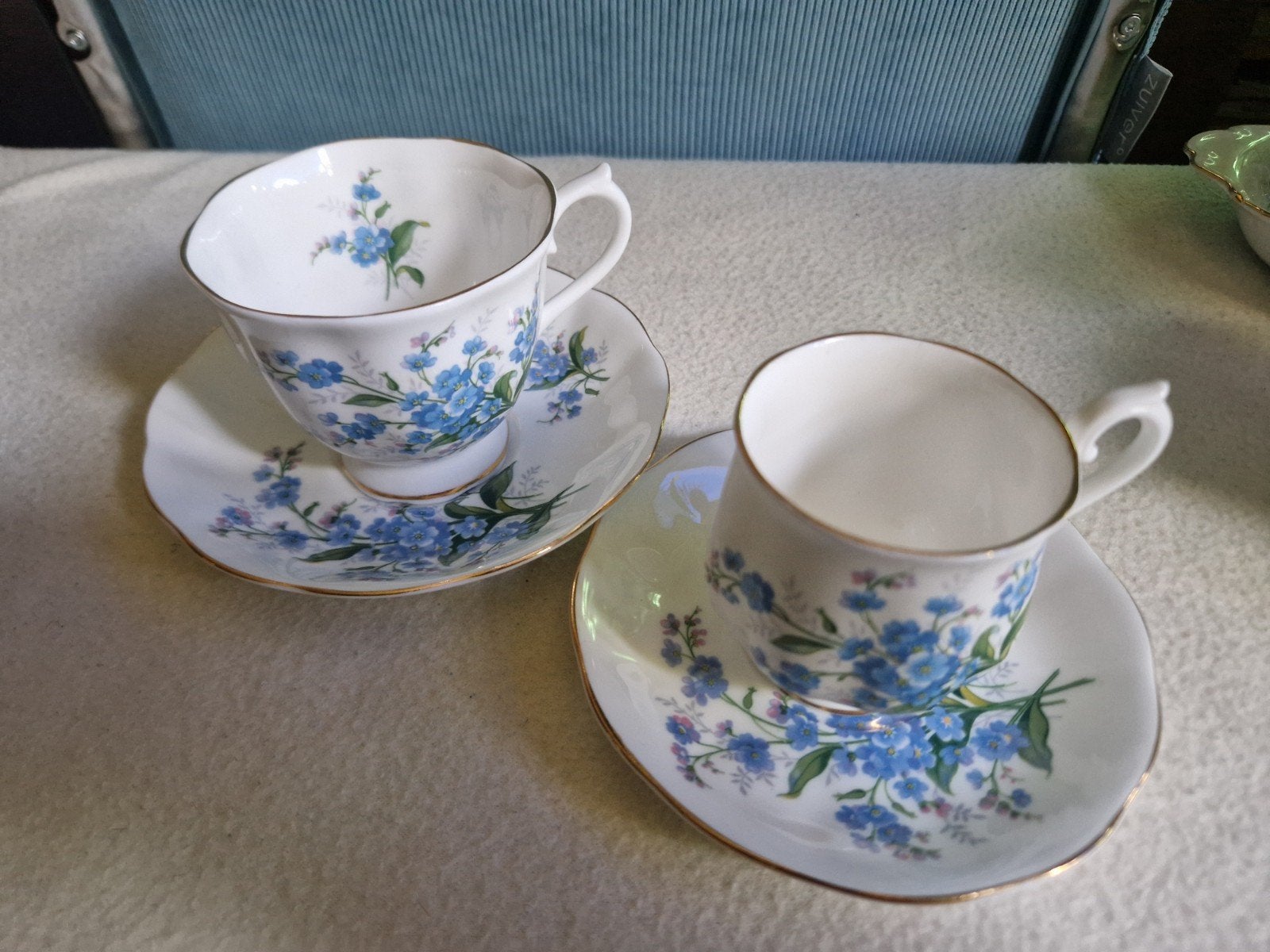 Royal Albert Forget Me Not kop en schotel set, Ophalen, Klassiek, Zo goed als nieuw, Kop(pen) en/of Schotel(s)