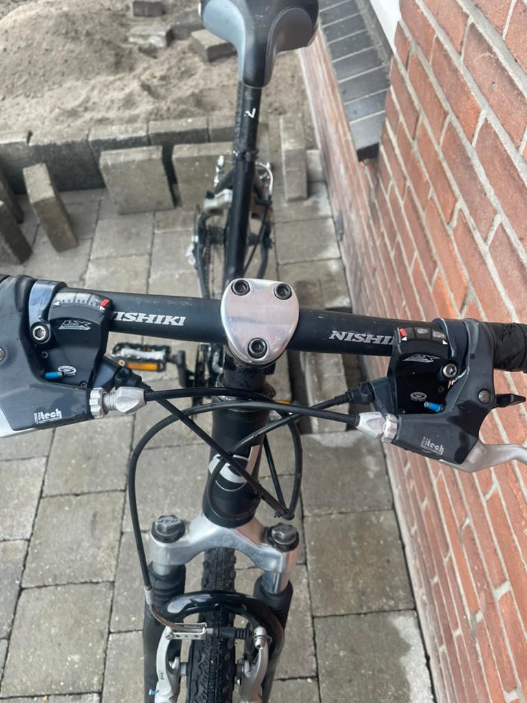 Tekoop 2 mountainbike 1 moet voor band van plakken  en zadel, Fietsen en Brommers, Fietsen | Mountainbikes en ATB, Ophalen, Overige merken