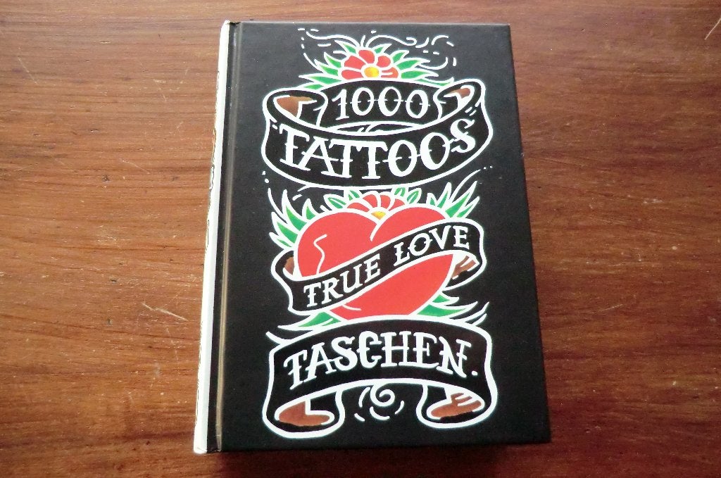 boek - 1000 Tattoos - True love / tatoeages, Boeken, Ophalen of Verzenden, Gelezen, Overige onderwerpen