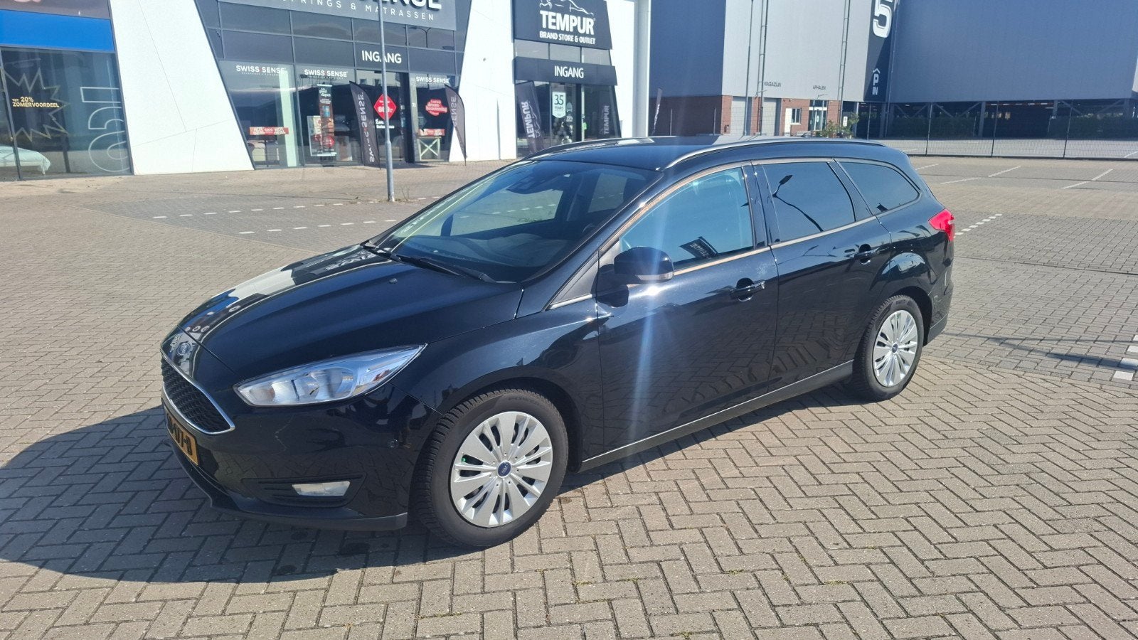 Ford Focus 1.0 Ecoboost 125pk 2015 Zwart, Auto's, Zwart, Zwart, Handgeschakeld, 1216 kg