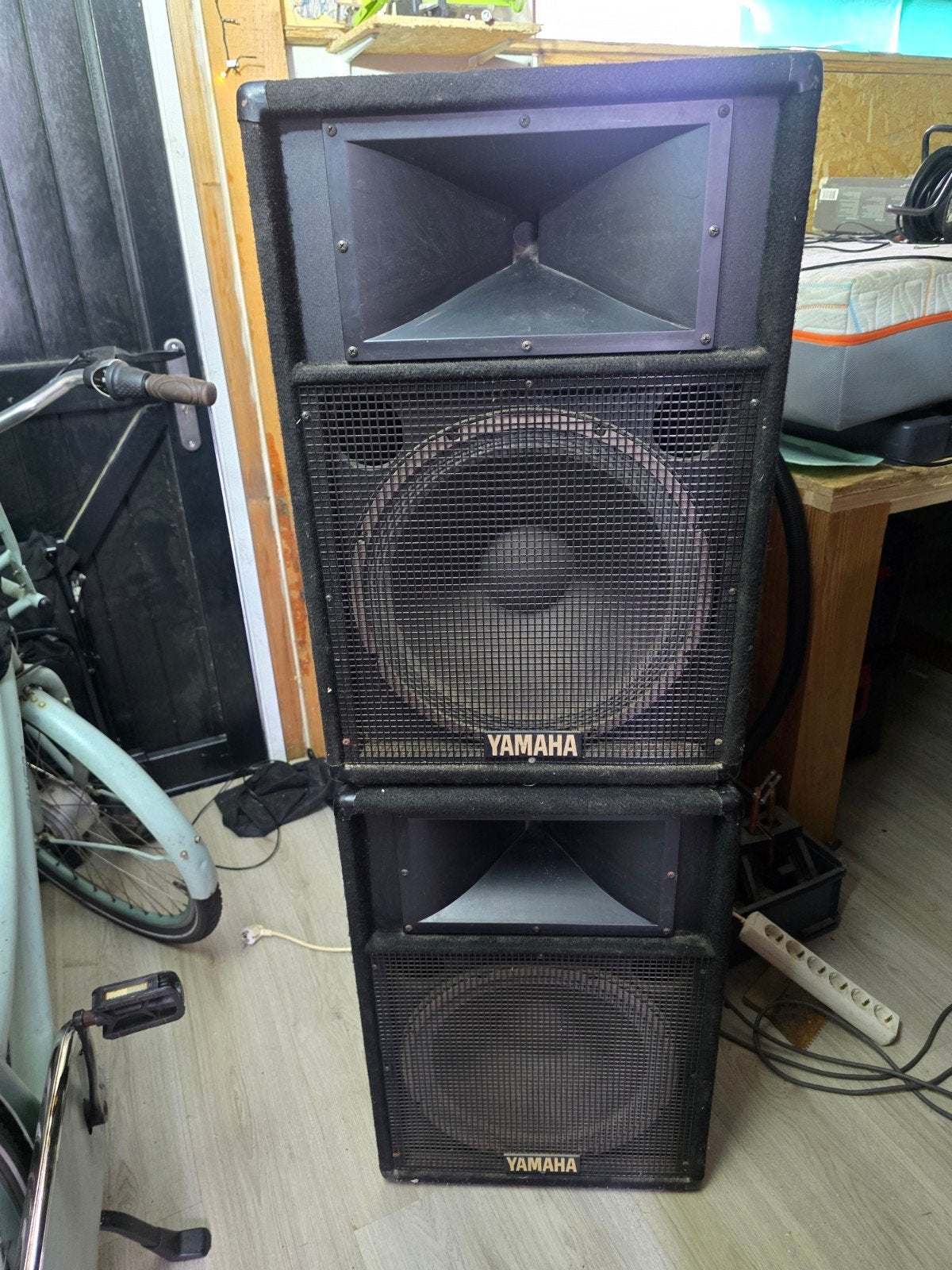 Yamaha 1000W Monitoren, Mengpaneel & Versterker -  Kw