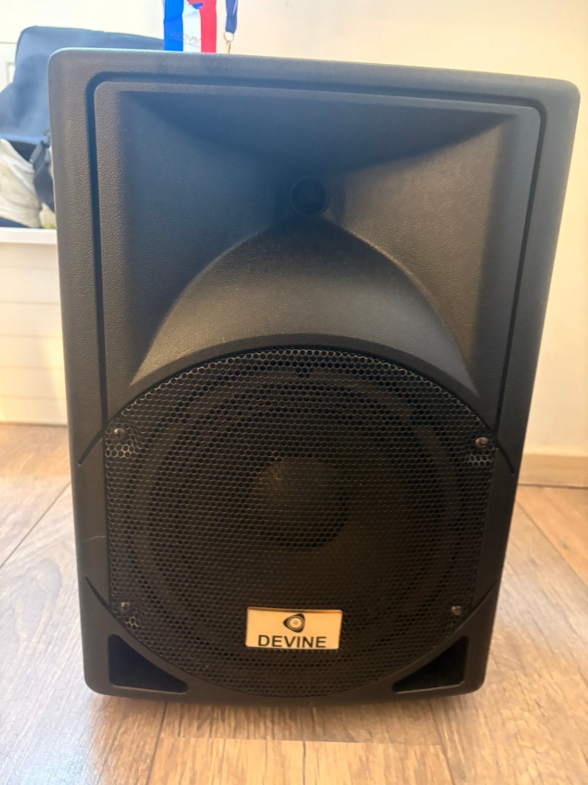 Devine Artis 8A speaker met klein scheurtje, Ophalen, Gebruikt, Overige typen, Overige merken