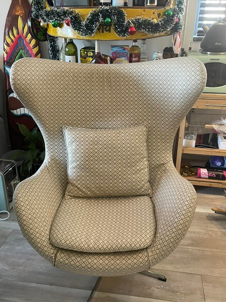 Egg Chair, Huis en Inrichting, Fauteuils, Ophalen, Gebruikt, 50 tot 75 cm