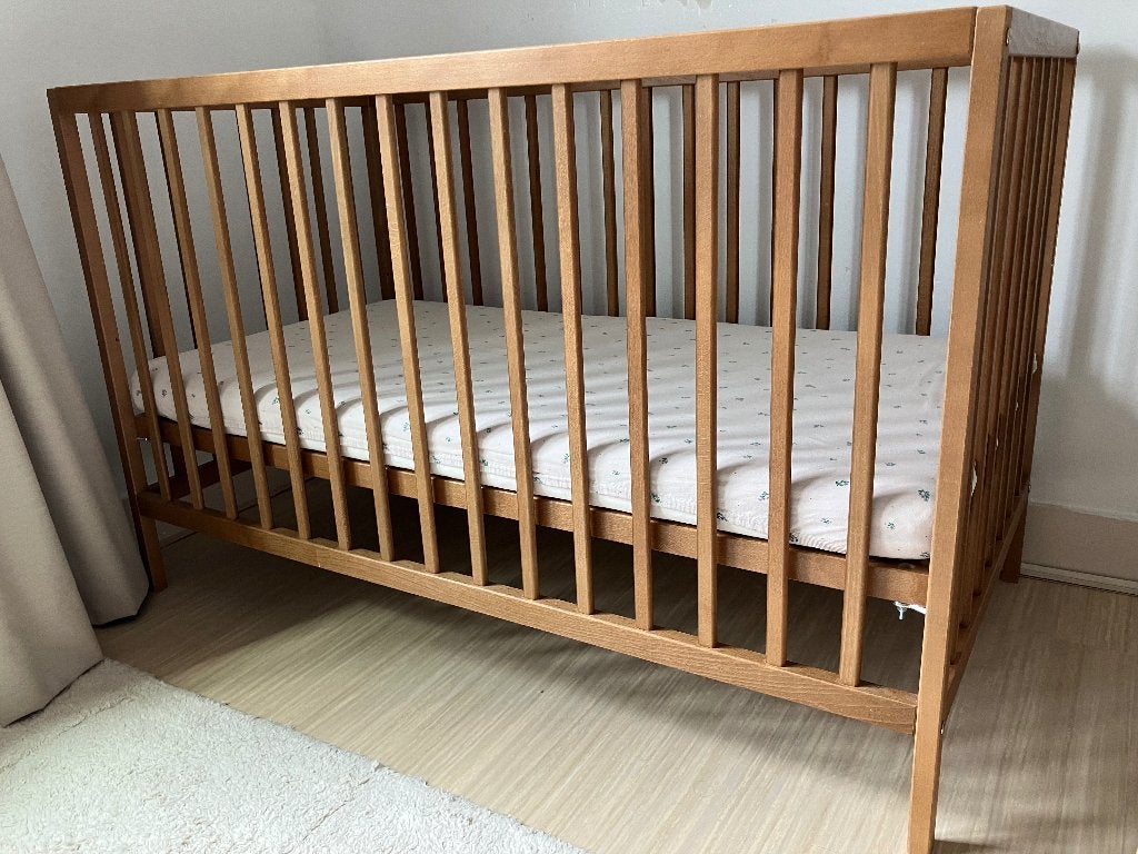 Ledikant Hetre van Petite Amélie 60x120 – walnootkleur, Ophalen, 70 tot 85 cm, 140 tot 160 cm, Zo goed als nieuw