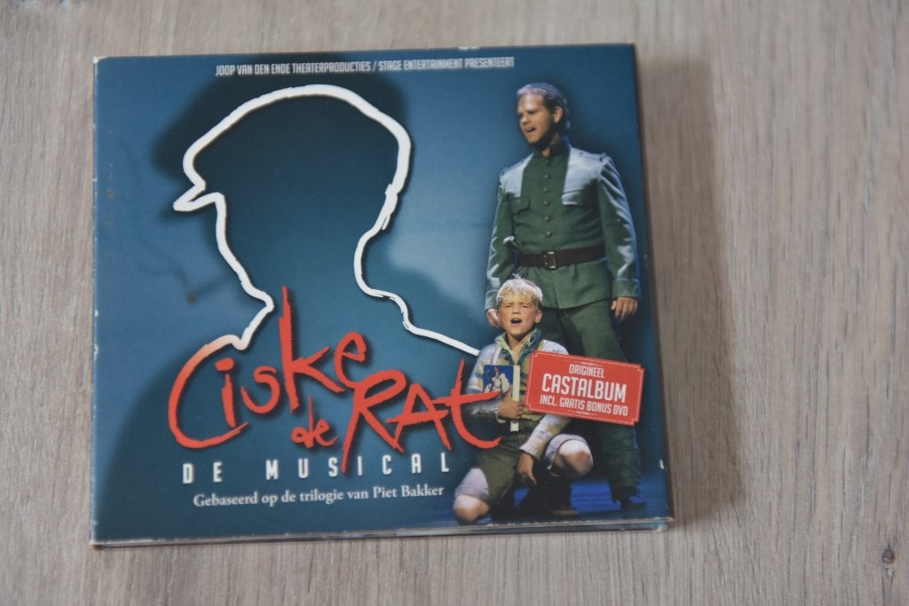DE MUSICAL == CISKE DE RAT == ORIGINEEL CASTALBUM + DVD 2CD, Musical, Inclusief doosje, Verzenden, Zo goed als nieuw