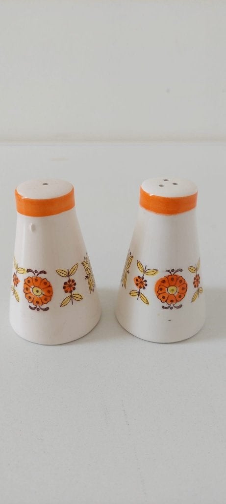 Vintage peper- en zout stel jaren 70 Retro oranje bloemen, Verzamelen, Retro, Ophalen of Verzenden, Huis en Inrichting