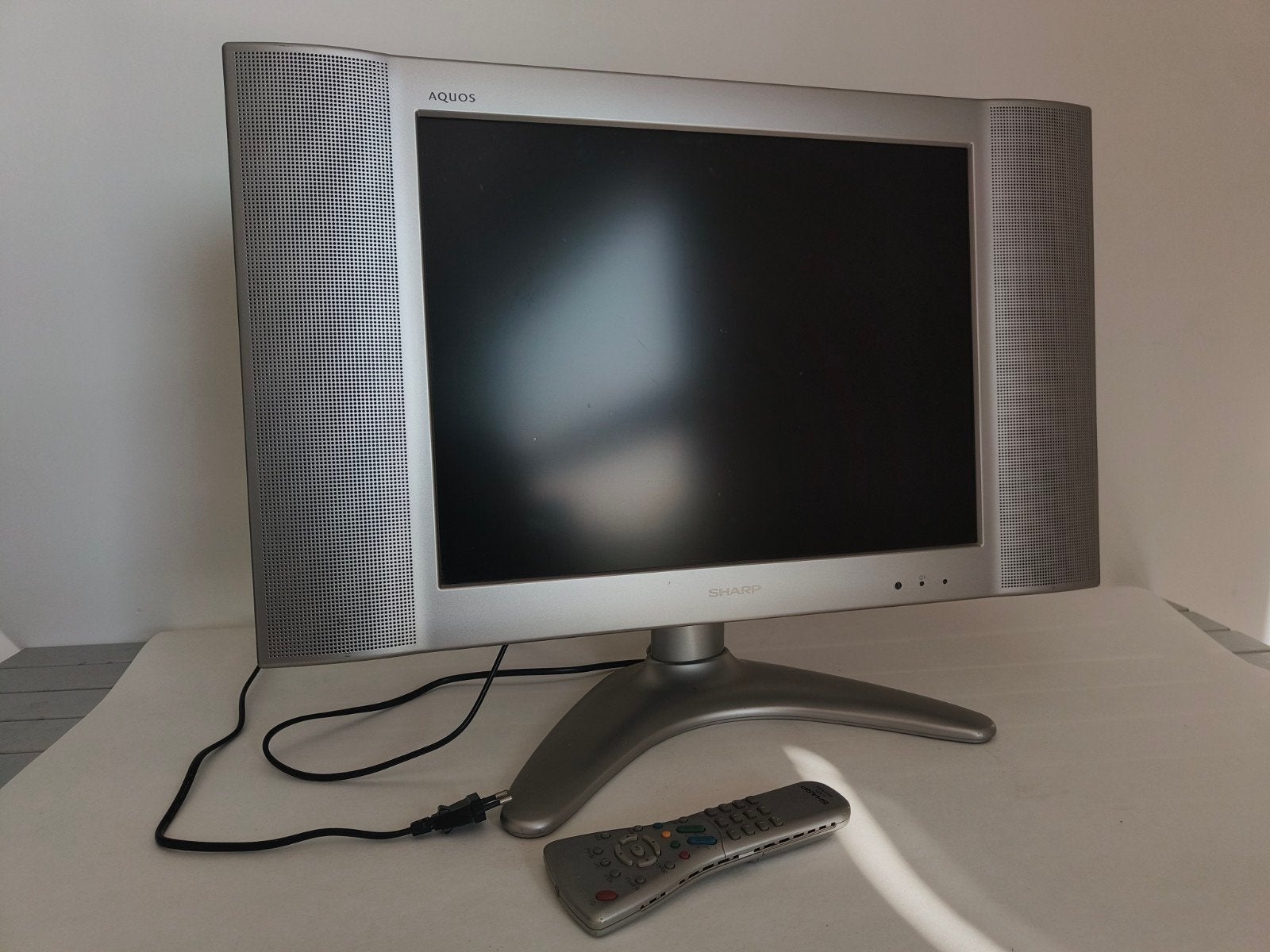 Sharp Aquos LC-20B2EA LCD TV met afstandsbediening, Ophalen, Gebruikt, 50 Hz, 40 tot 60 cm