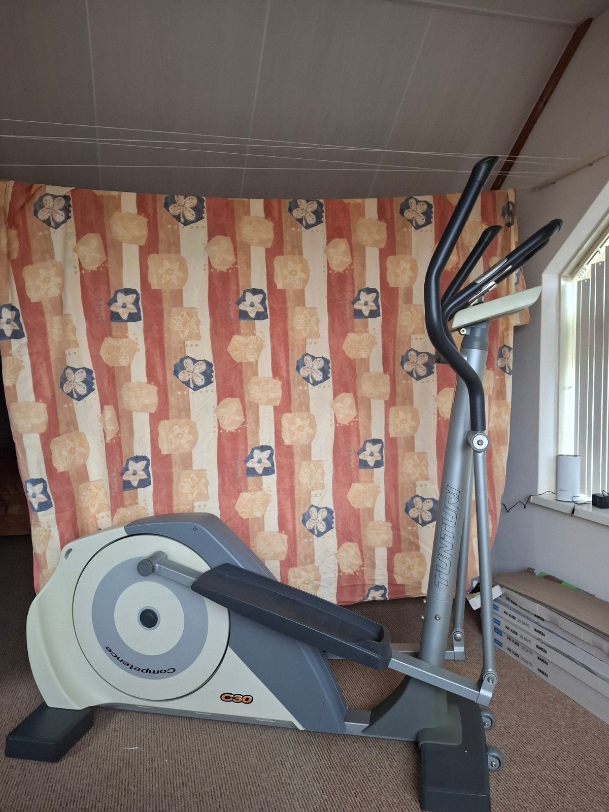 Tunturi Competence C30 Crosstrainer - Veelzijdige Training, Sport en Fitness, Benen, Ophalen of Verzenden, Zo goed als nieuw, Crosstrainer