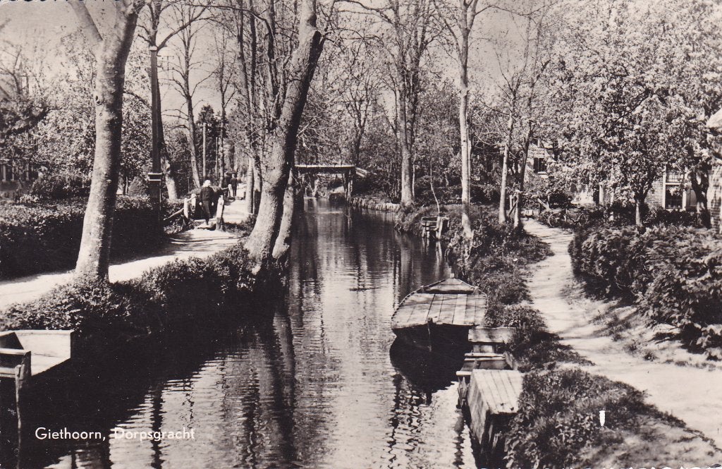 Giethoorn. Oude Ansichtkaart, Dorpsgracht - Gelopen, Verzenden, 1940 tot 1960, Gelopen, Overijssel