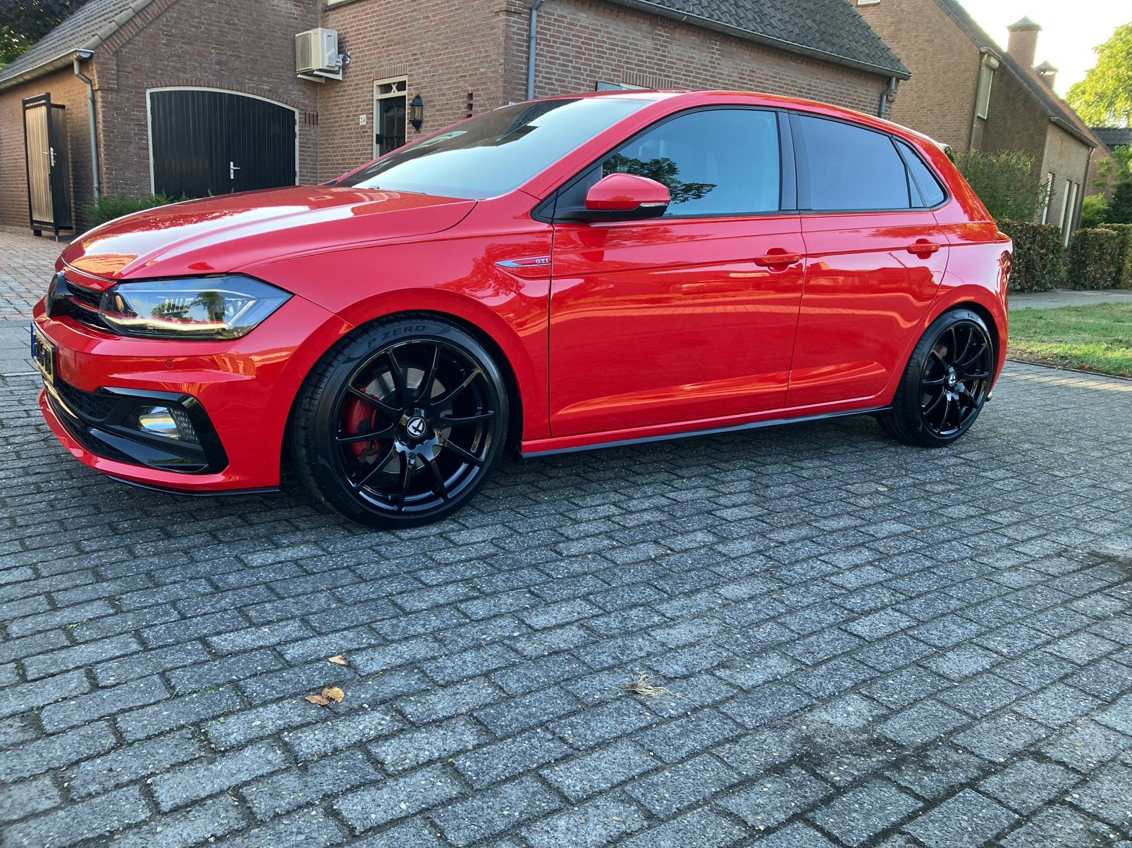 Volkswagen Polo 2.0 TSI 200pk 6-DSG 2018 Rood, 4 cilinders, 1984 cc, Geïmporteerd, 17 km/l