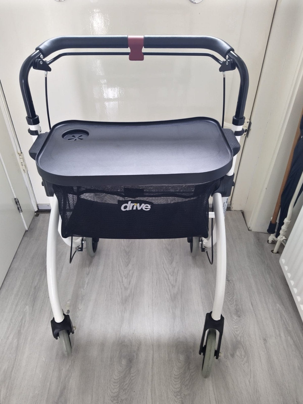 Rollator voor binnen., Diversen, Verpleegmiddelen, Ophalen, Zo goed als nieuw