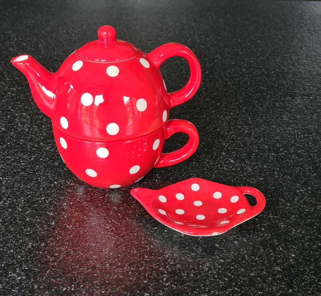 Schattig theepotje - rood met witte stippen - nieuw, Keramiek, Overige typen, Nieuw, Ophalen of Verzenden
