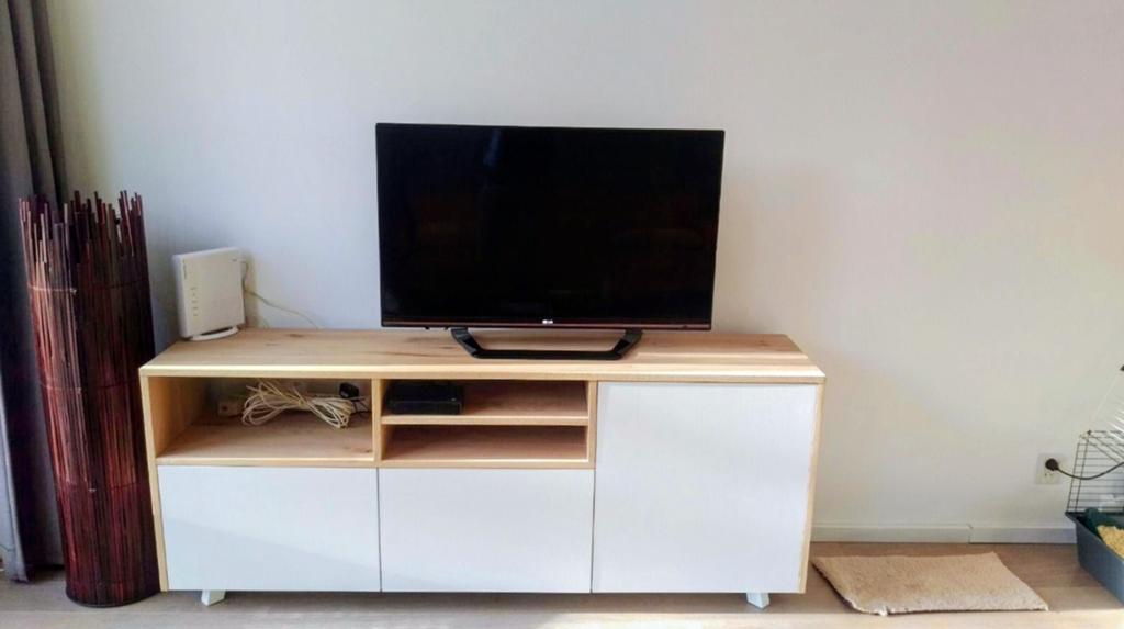 Eiken tv-meubel van Wortel Woods, Huis en Inrichting, Kasten | Televisiemeubels, Ophalen, Gebruikt, 150 tot 200 cm, Eikenhout