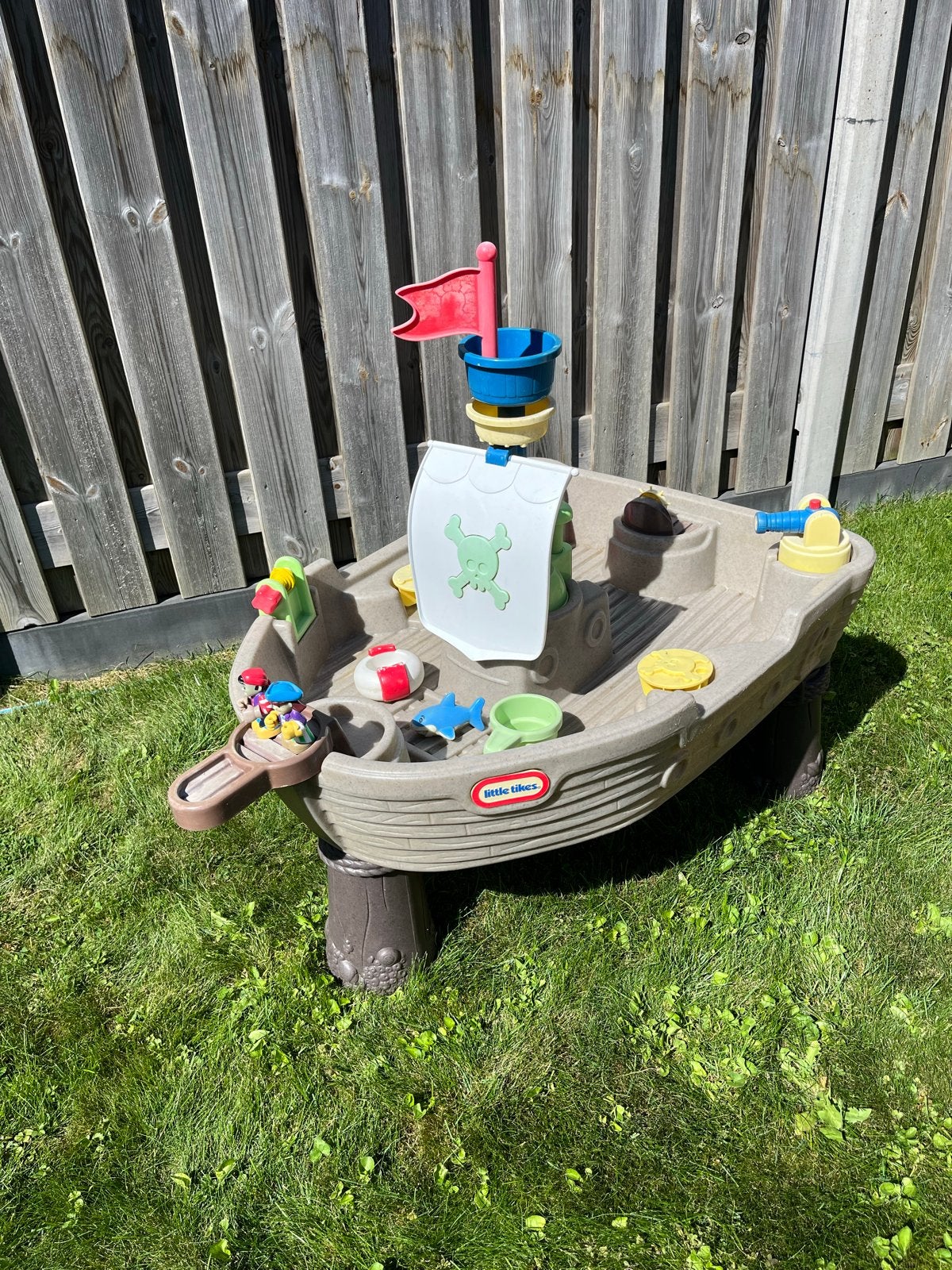 Little Tikes Piratenschip Zand- en Watertafel, Ophalen, Gebruikt