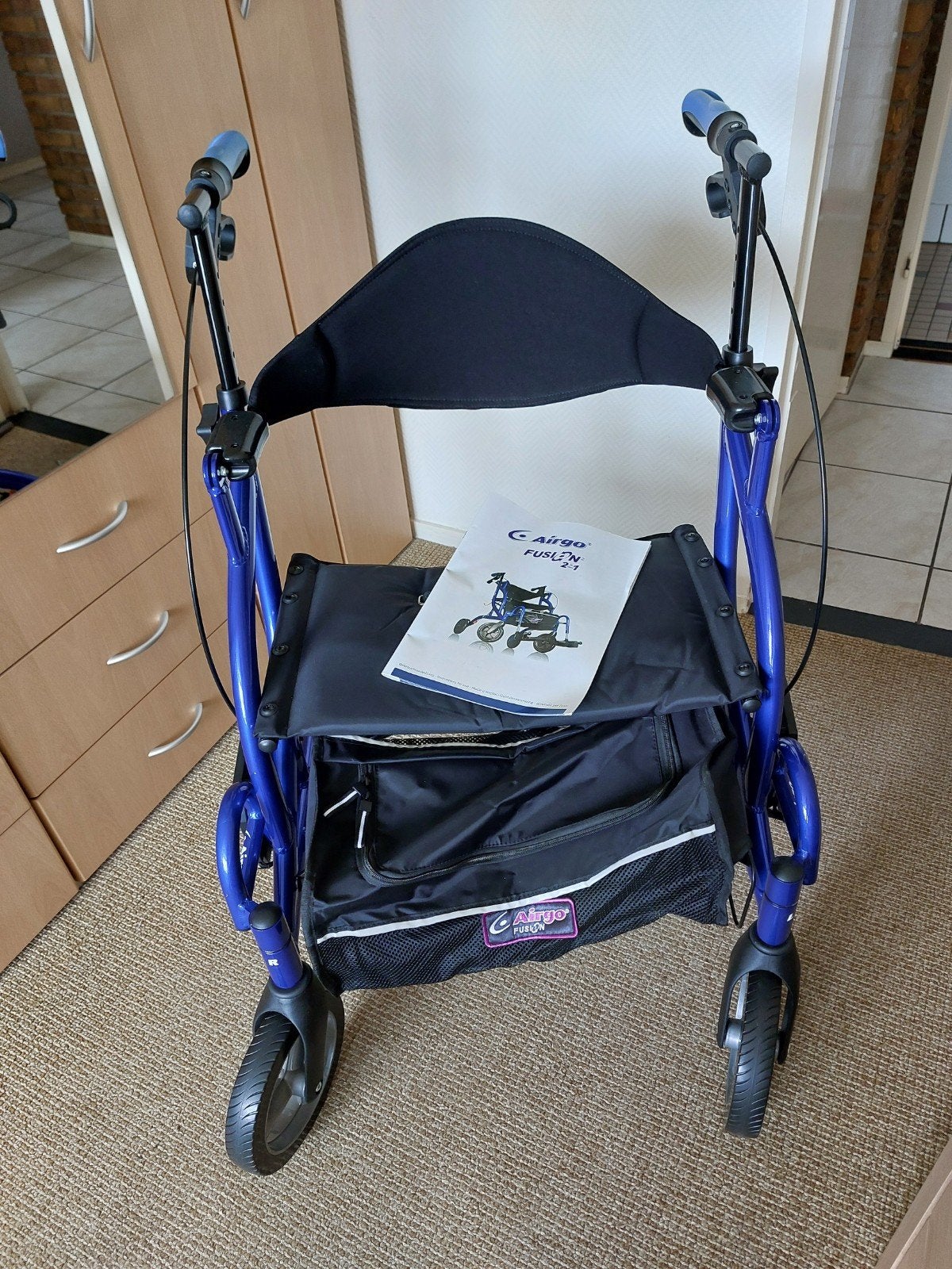Rollator en rolstoel Airgo Fusion 2 in 1, ongebruikt, Diversen, Rollators, Ophalen, Opvouwbaar, Nieuw