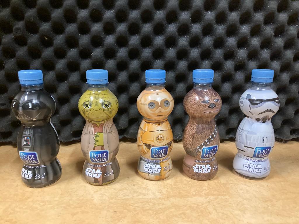 Star Wars Font Vella mineraalwater flesje Darth Yoda Chewie, Verzamelen, Star Wars, Ophalen of Verzenden, Zo goed als nieuw, Actiefiguurtje