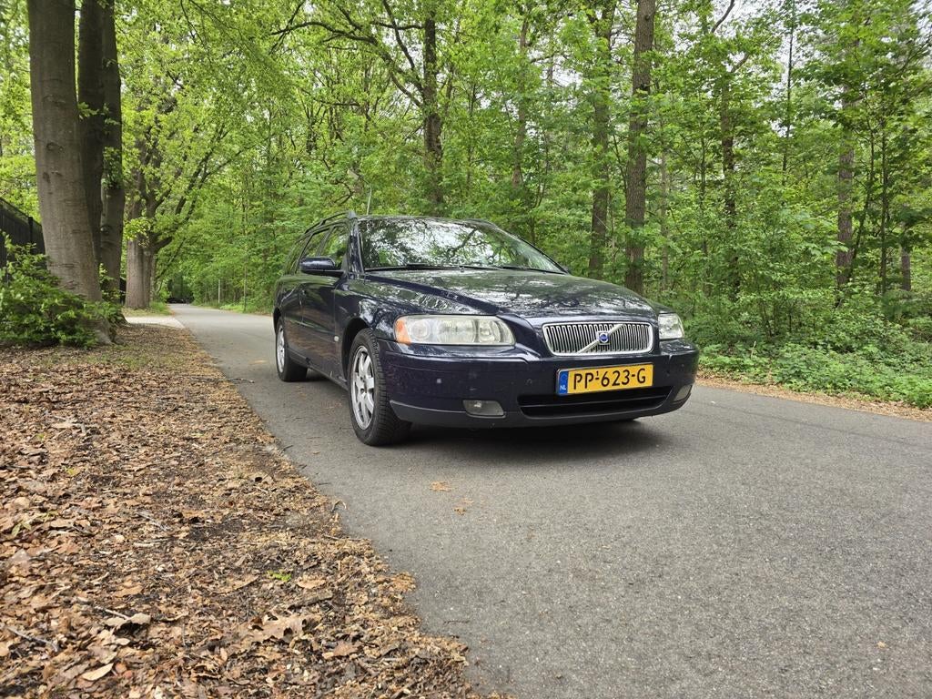 Volvo V70 2.4 (2004) -170pk- Benzine - Technisch goed, Stof, 1800 kg, Zwart, Blauw
