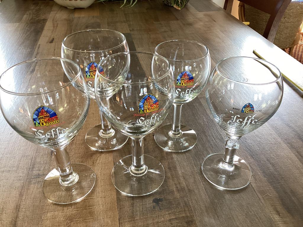 Div.bierglazen oa leffe,La Chouffe,Hoegaarden,Brigand,Kwarem, Verzamelen, Biermerken, Zo goed als nieuw, Glas of Glazen, Overige merken