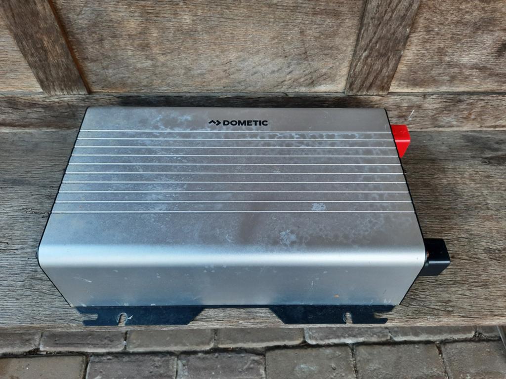 Dometic Omvormer 24V naar 230V - Perfect voor onderweg!, Caravans en Kamperen, Ophalen, Gebruikt