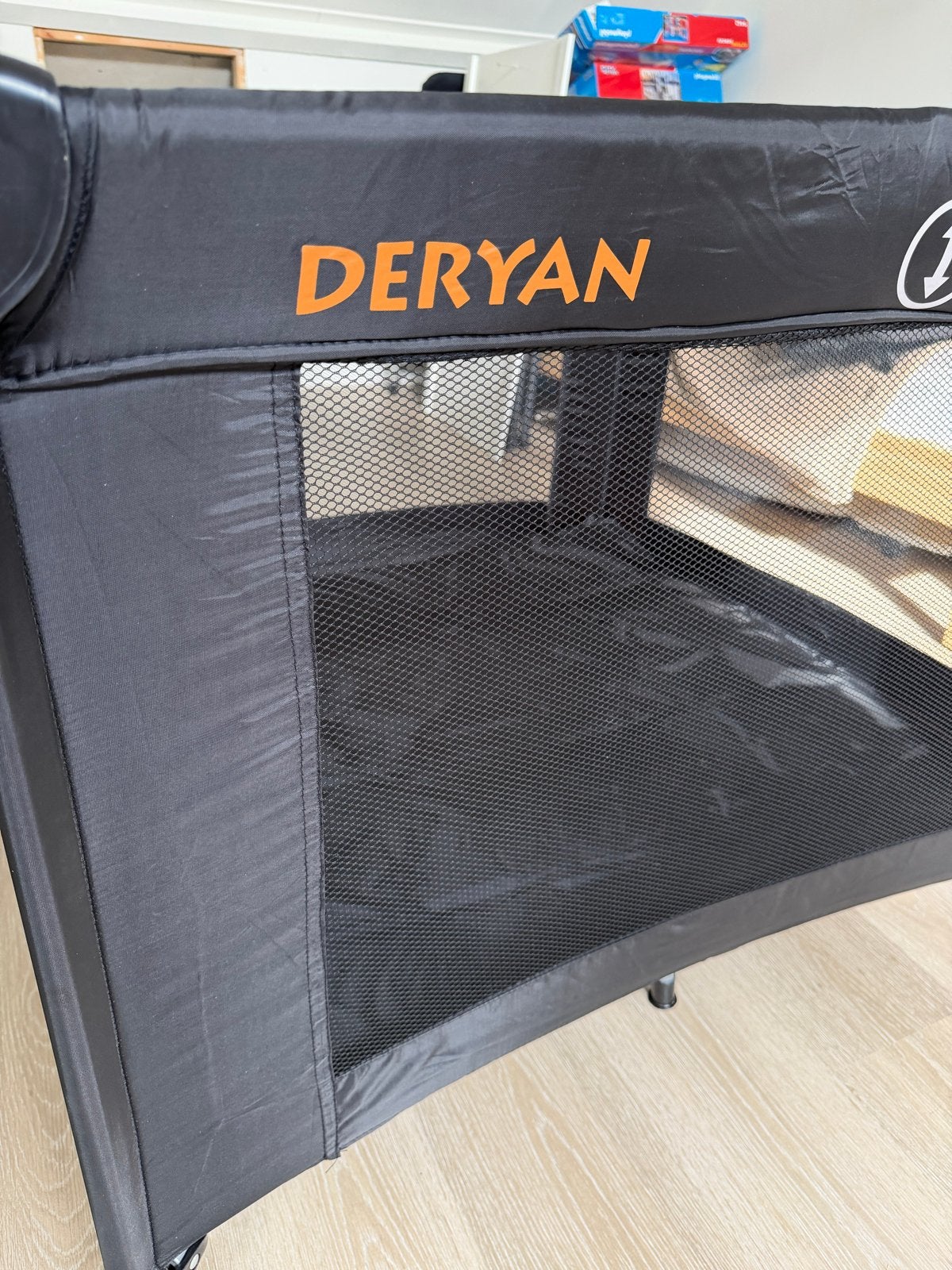 Deryan Box - Compact en Draagbaar, Ophalen, Gebruikt, Vierkant