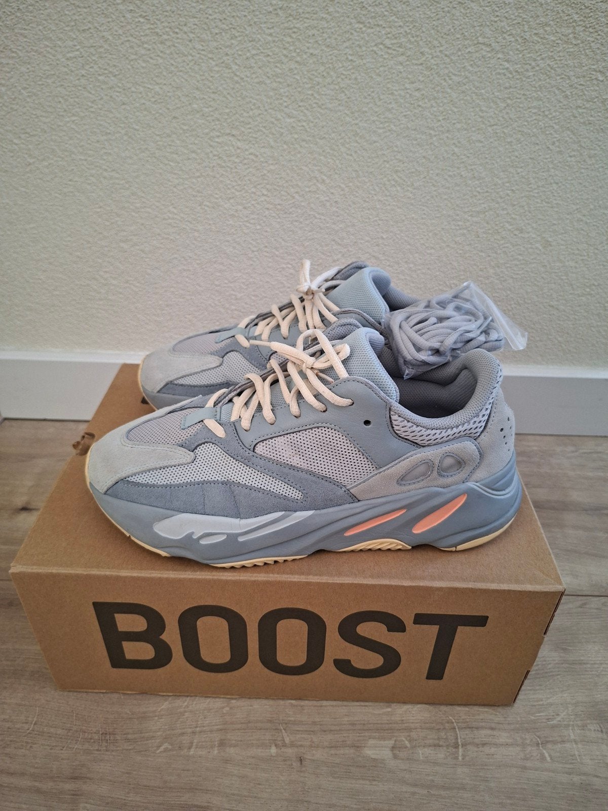 Adidas yeezy 700 INERTI, Overige kleuren, Ophalen of Verzenden, Sneakers of Gympen, Adidas Yeezy