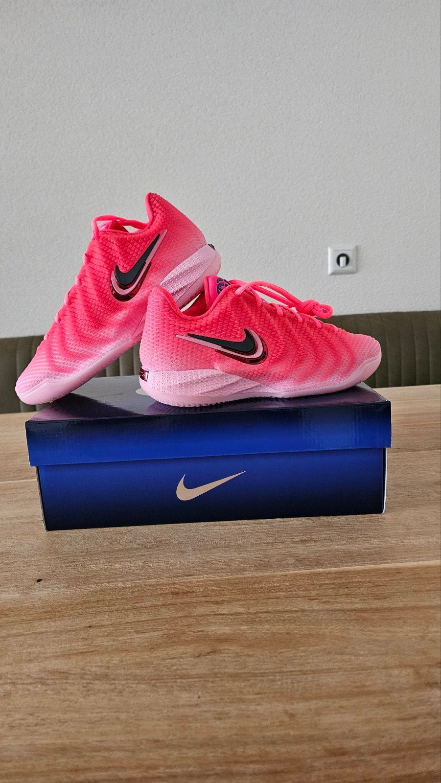 Caitlin 1 'Midnight Fever' 'Pink' maat 38, Nike, Nieuw, Ophalen of Verzenden, Sneakers of Gympen