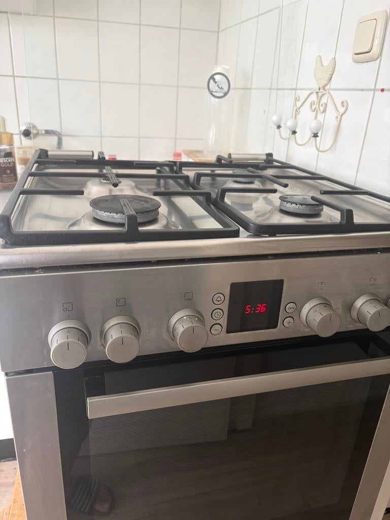 Heel mooi bosch fornuis met oven, Witgoed en Apparatuur, Fornuizen, Zo goed als nieuw, Gas, Vrijstaand, 85 tot 90 cm