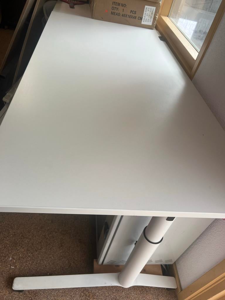 Steelcase bureau tafel 160x80 wit, Zit-sta bureau, Gebruikt, Spaanplaat of MDF, In hoogte verstelbaar