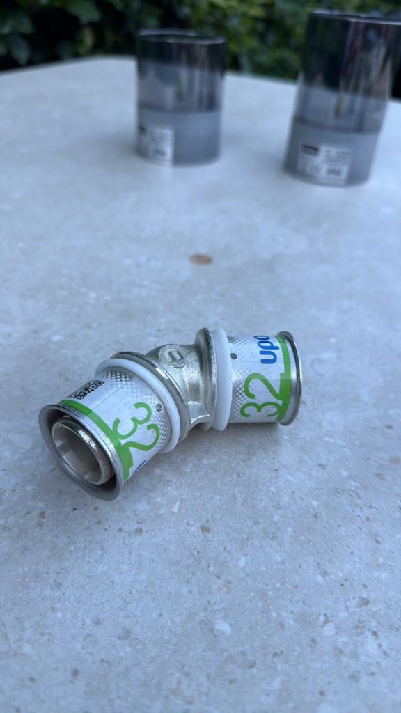 Uponor S-Press Plus perskoppeling knie 45 graden 32 x 32, Ophalen of Verzenden, Zo goed als nieuw