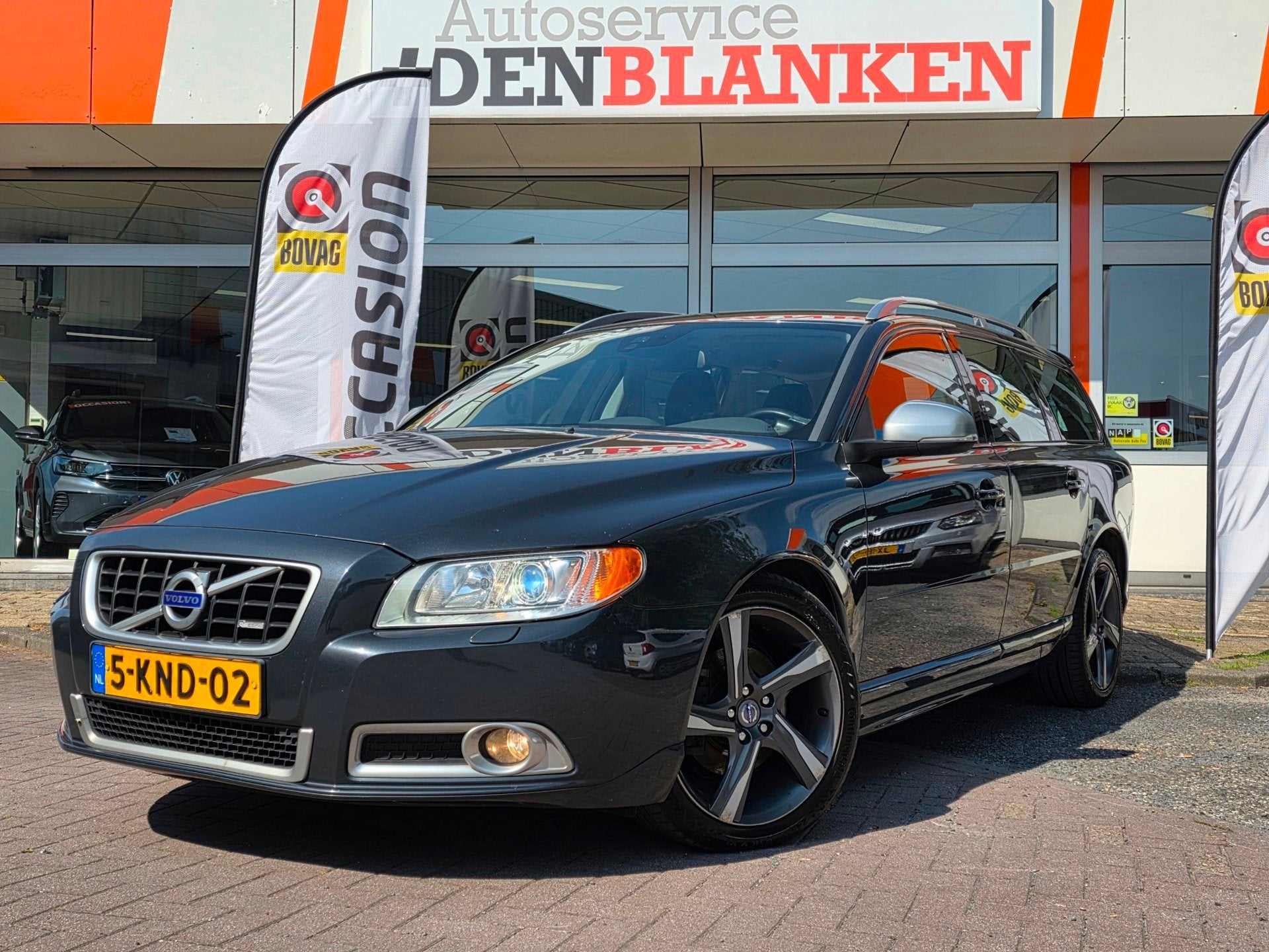 Volvo V70 1.6 T4 R-Edition Automaat BJ.2013 / Navi / Leder /, Zwart, 4 cilinders, Xenon verlichting, 1600 kg