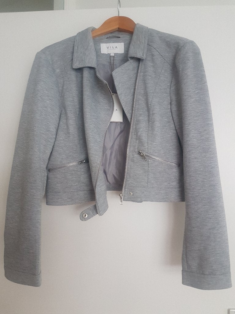 NIEUW: Lichtgrijze Vila jersey blazer maat L., Kleding | Dames, Jasjes, Kostuums en Pakken, Verzenden, Vila, Maat 42/44 (L), Nieuw