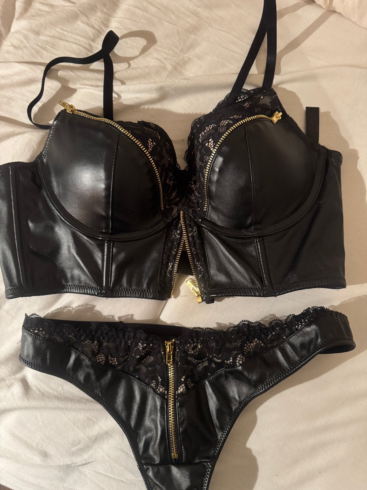 Dames setje topje en string Hunkemöller nieuw, Ophalen of Verzenden, Setje