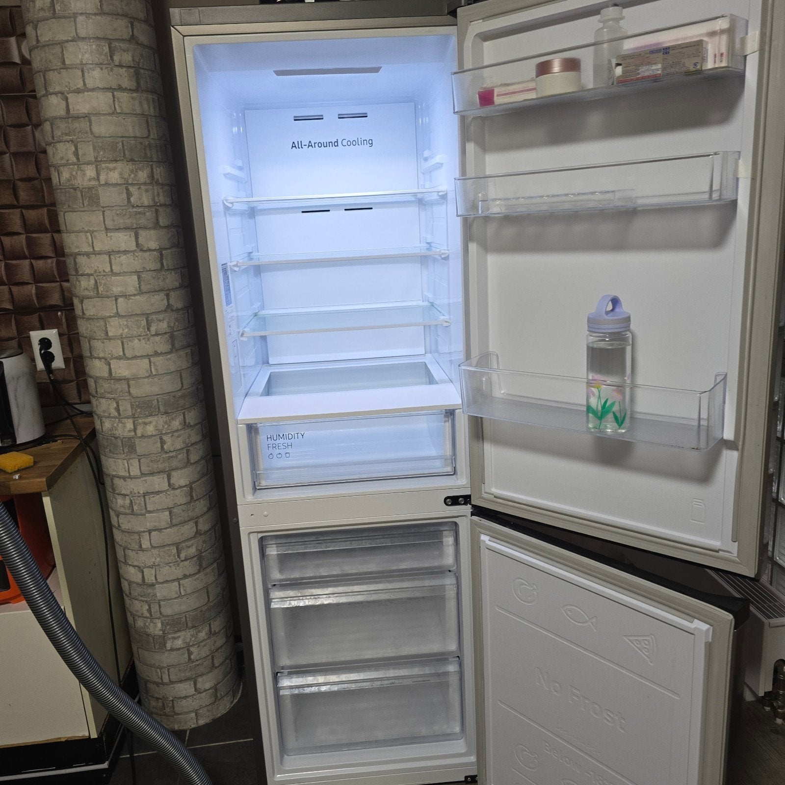 Foto 4 van Samsung RB34T600DSA Hoogte: 185,3 cm
Breedte: 59,5 cm
Diepte