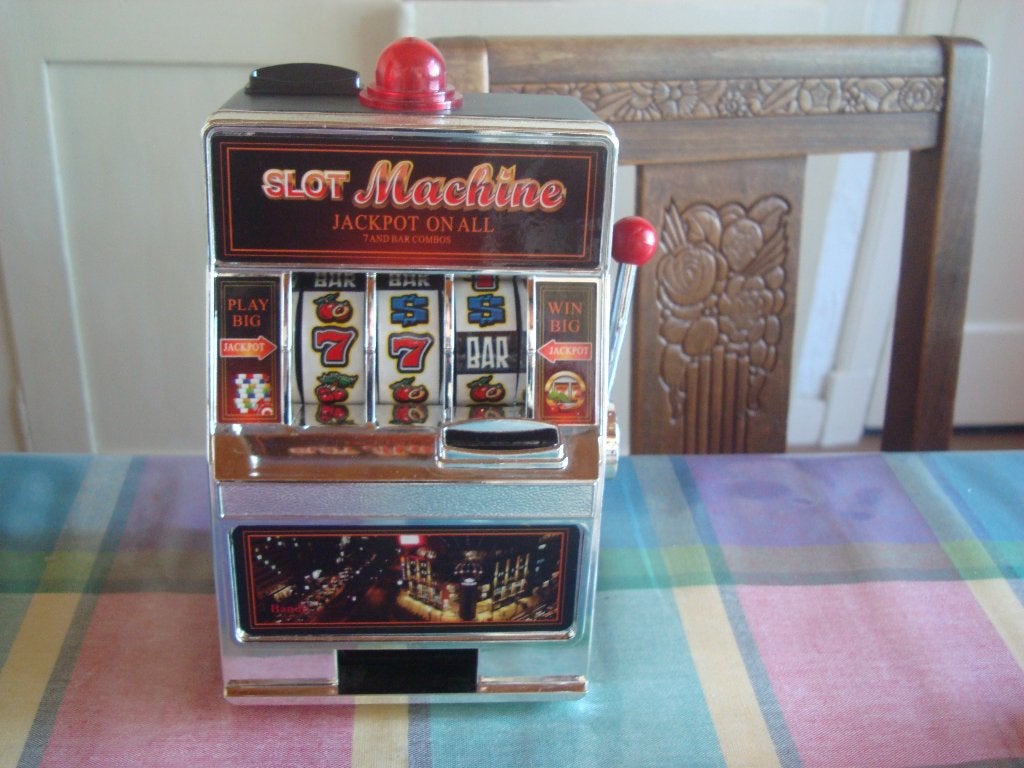 mini  gokkastje gok automaat Slotmachine spaarpot, Ophalen of Verzenden, Zo goed als nieuw