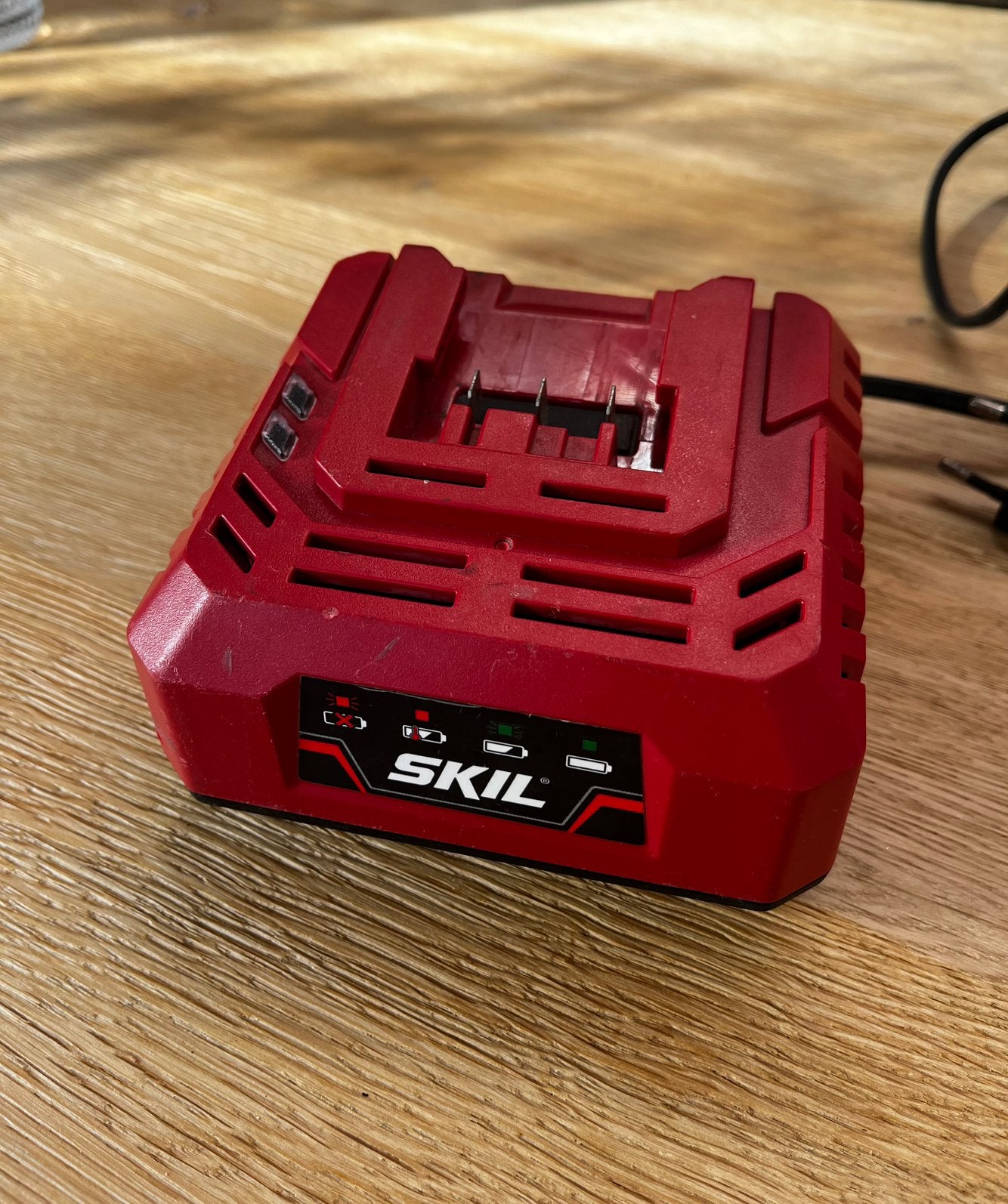 Skil accu oplader 20V - 3122, Gebruikt