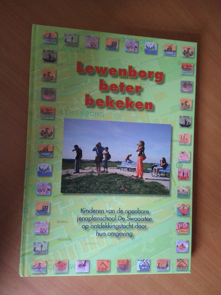 Lewenborg beter bekeken. De Swoaistee Lewenborg Groningen, Ophalen of Verzenden, Zo goed als nieuw