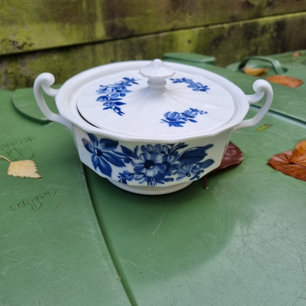Royal Copenhagen bonbonniere, Ophalen of Verzenden, Porselein, Kop en/of schotel