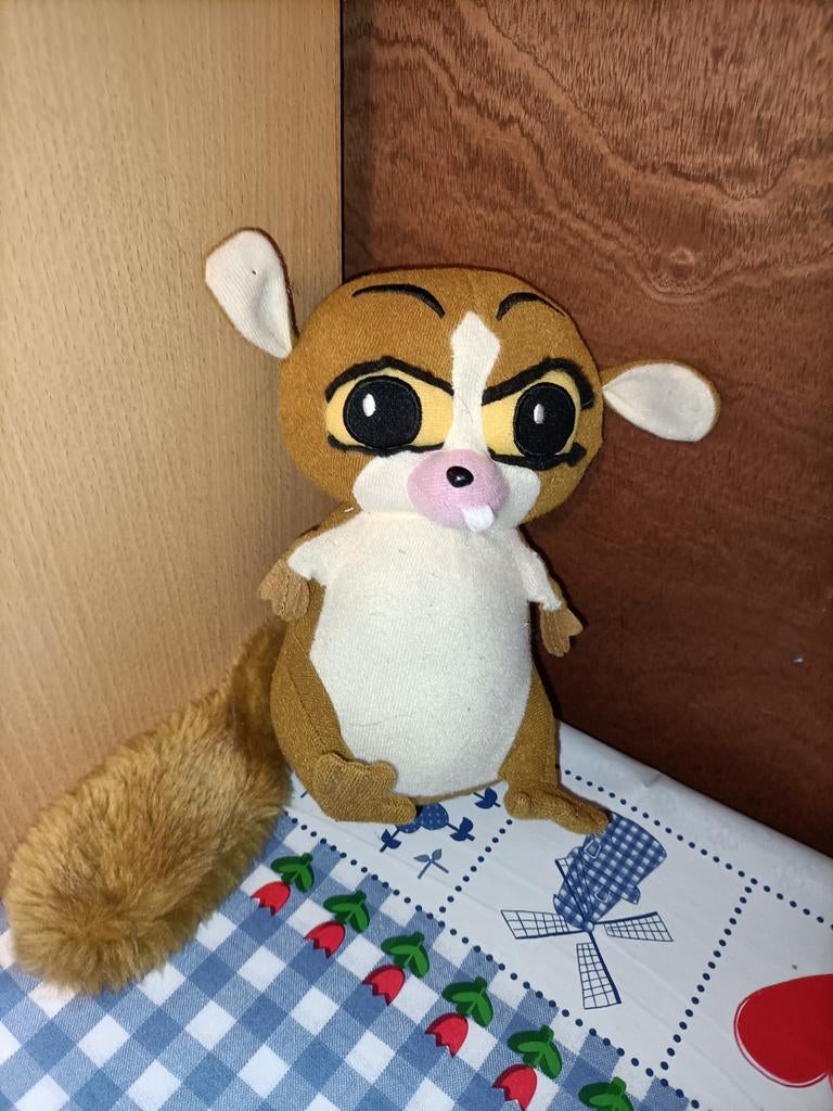 Mort knuffel Madagascar 20 cm groot, Kinderen en Baby's, Speelgoed | Knuffels en Pluche, Ophalen of Verzenden, Zo goed als nieuw