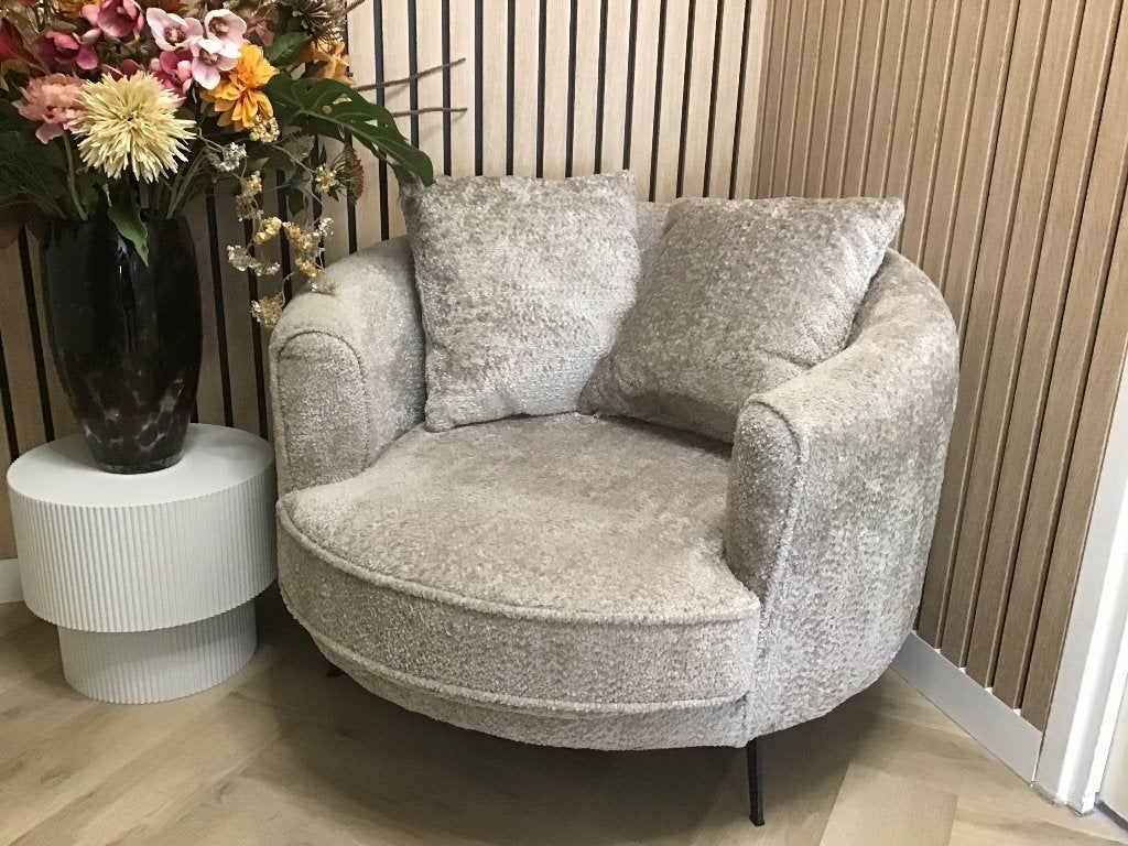 Fauteuil rond zachte bouclé stof in taupe, Huis en Inrichting, Fauteuils, Ophalen, Minder dan 75 cm, Modern romantische, Zo goed als nieuw