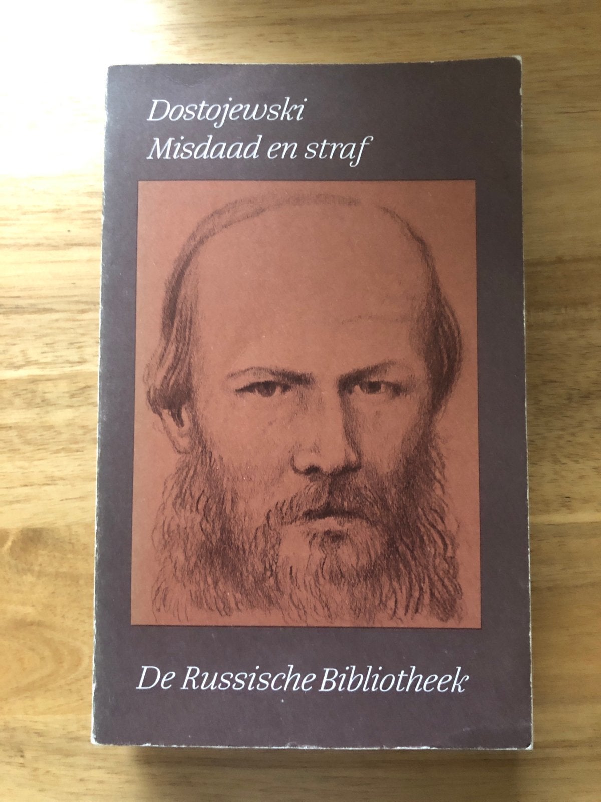 Dostojevski - Misdaad en Straf (De Russische Bibliotheek), Boeken, Romans, Gelezen, Europa overig, Ophalen of Verzenden