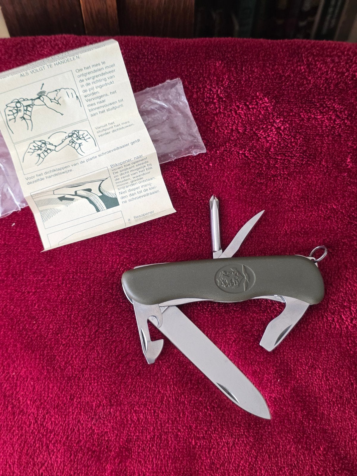 Militair zakmes Victorinox, Ophalen of Verzenden, Overige soorten, Mes of Dolk