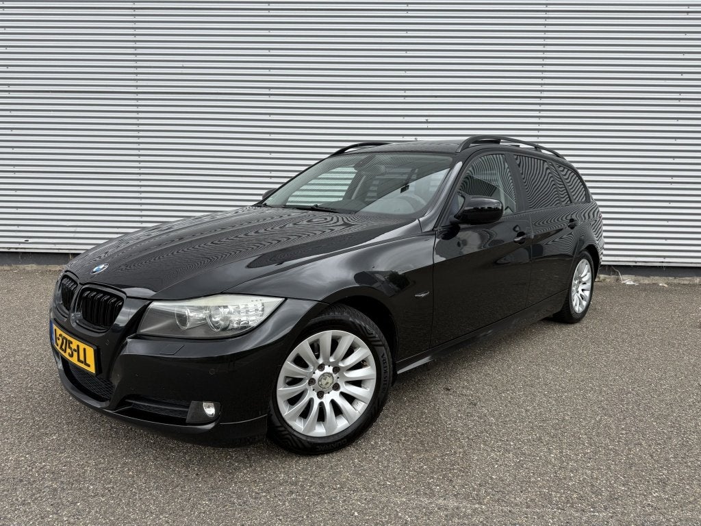 BMW 3 Serie Touring 318i High Executive Pano Leer Cruise Air, Auto's, BMW, Euro 5, Zwart, Leder, Handgeschakeld