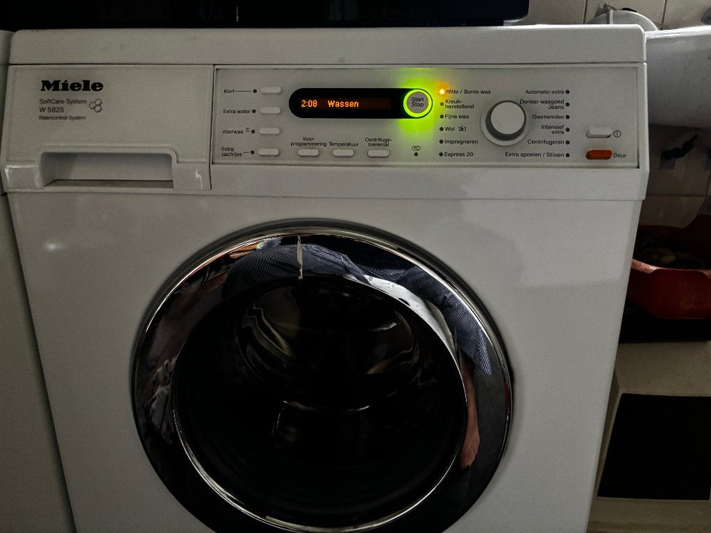 Miele wasmachine  geeft fout code aan, Ophalen, 1200 tot 1600 toeren, 85 tot 90 cm