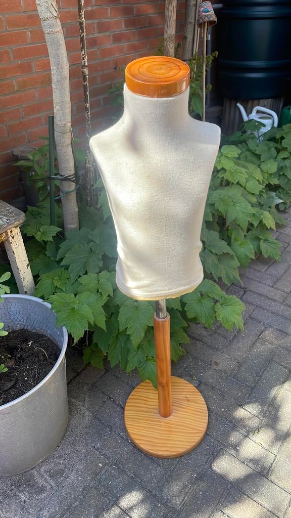 Kinder paspop met houten voet, Ophalen of Verzenden