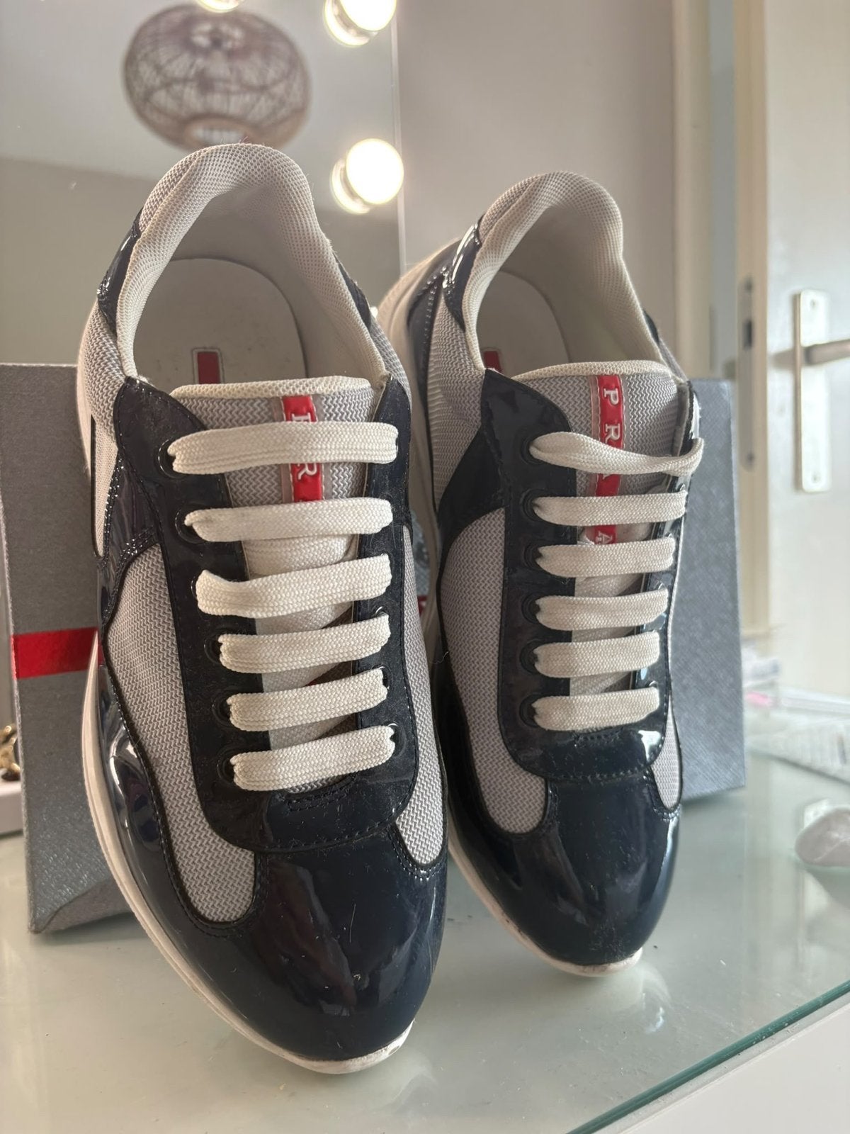 Populaire Prada schoenen - Maat 38 - Nog in goede staat, Kleding | Dames, Ophalen of Verzenden, Gedragen, Blauw, Sneakers of Gympen